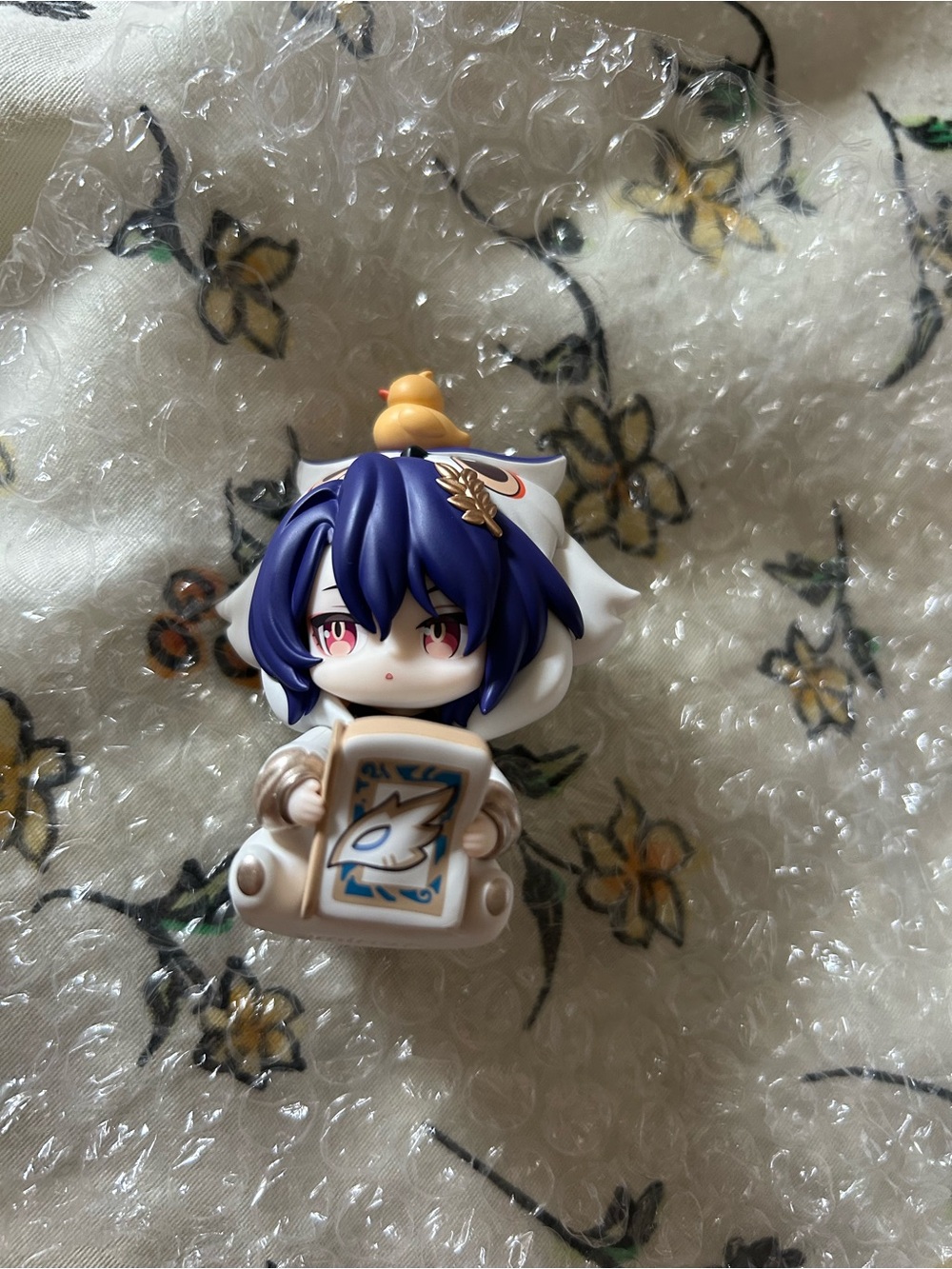 Blue-Haired Chibi Dr. Ratio Figure Holding Book – Cute Anime Figurine